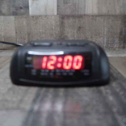 Sunbeam clock radio - am/fm,